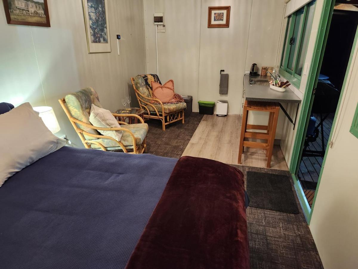 Glenwood Akaroa Bush Retreat - Kanuka Hut エクステリア 写真